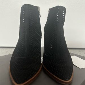 VINCE CAMUTO  BOOTIES SIZE 6